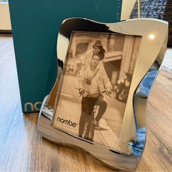 Nambe Polished Curved Metal Photo Frame - Silver - Picture 2 of 5